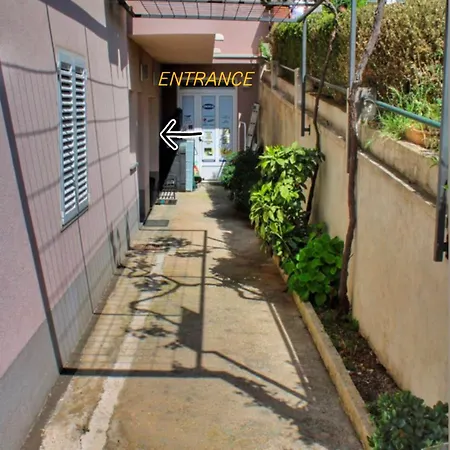 Studio Apartment Laura-Spacious Studio On The Main Beach *