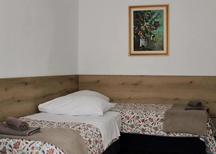 Laura-spacious On The Main Lejlighed