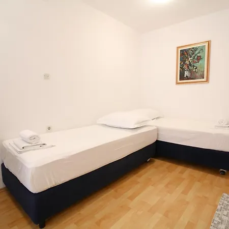 Apartment Laura-spacious On The Main *