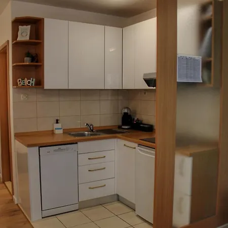 Laura-spacious On The Main * Makarska