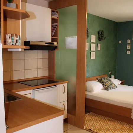 Laura-spacious On The Main * Makarska