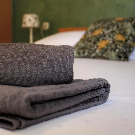 Laura-spacious On The Main Apartment *