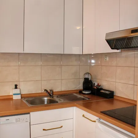 Laura-spacious On The Main