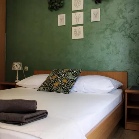 Apartment Laura-spacious On The Main Makarska