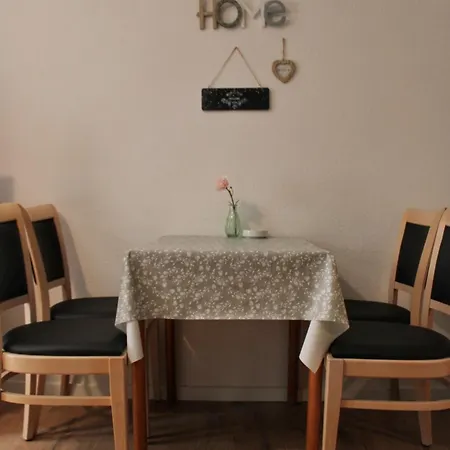 Laura-spacious On The Main Apartment