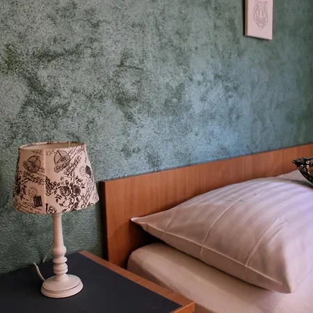Laura-spacious On The Main Apartment