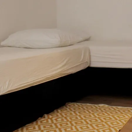 Laura-spacious On The Main Apartment *