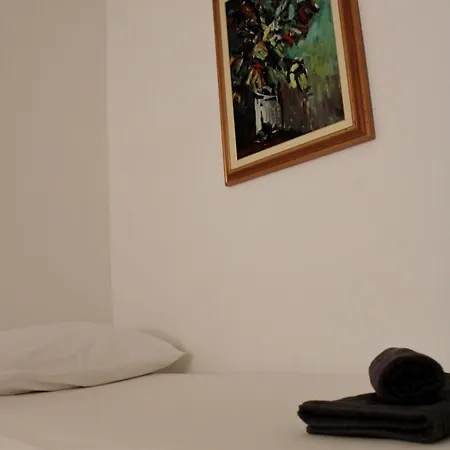 Laura-spacious On The Main Apartment