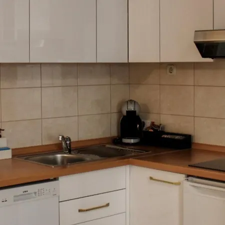 Laura-spacious On The Main Apartment *