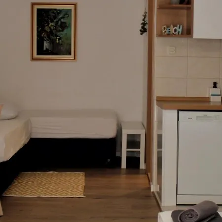 Apartment Laura-spacious On The Main Makarska