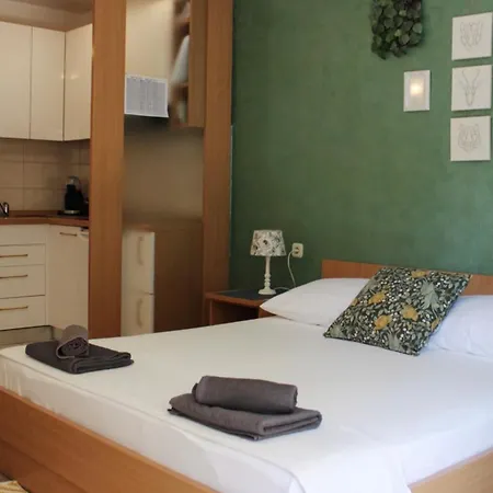 Laura-spacious On The Main * Makarska