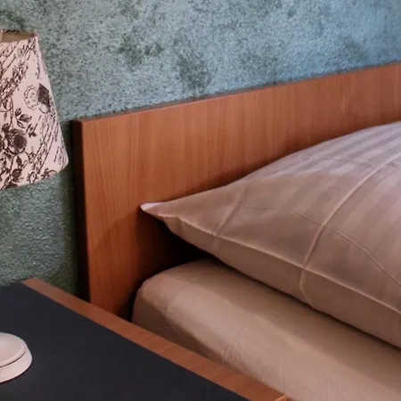 Laura-spacious On The Main Apartment Makarska