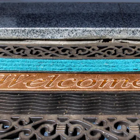 Laura-spacious On The Main Makarska