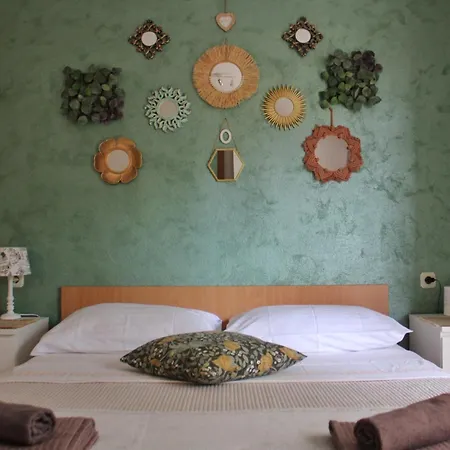 Laura-spacious On The Main