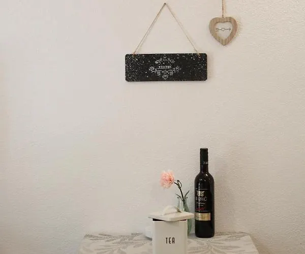 Laura-spacious On The Main Apartment Makarska