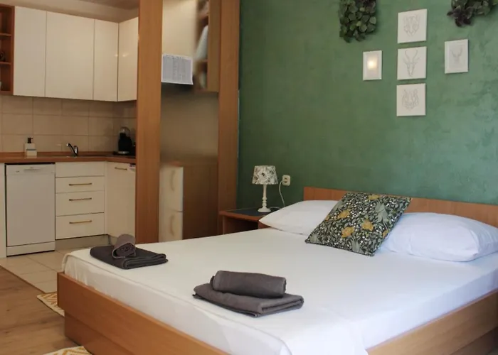 Laura-spacious On The Main * Makarska