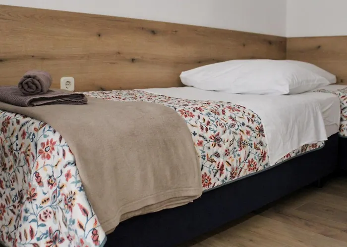 Laura-spacious On The Main Apartment *