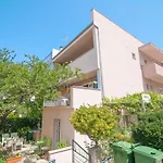 Laura-spacious On The Main *